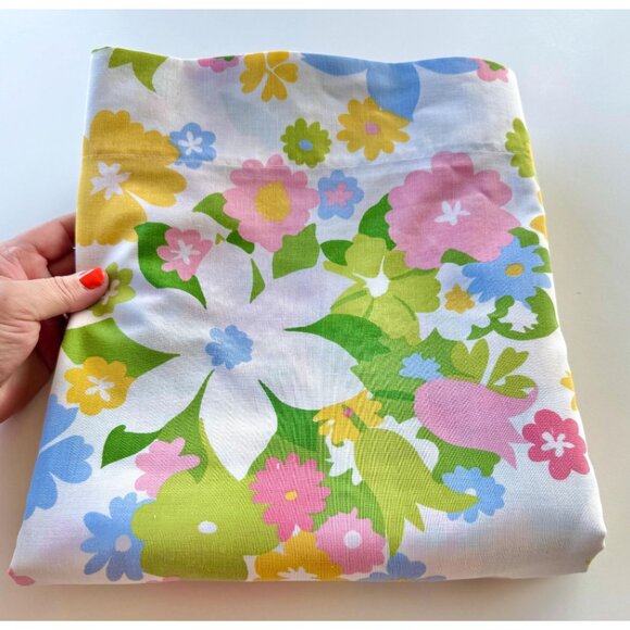 Vintage 70s flat/top sheet, orange, blue pink and white flowers, full size bed - Picture 1 of 8